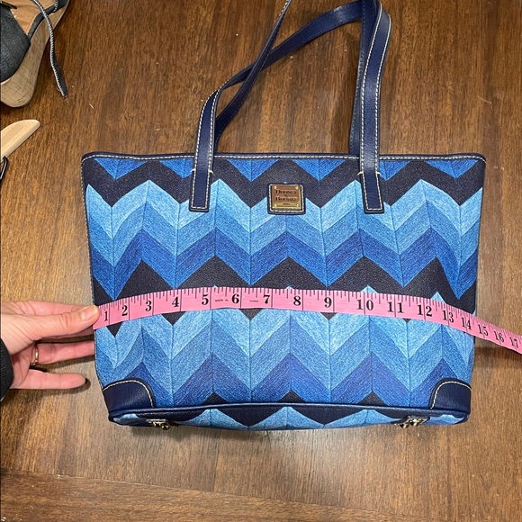 Dooney & Bourke Chevron Pattern Blue leather bag - Picture 7 of 14